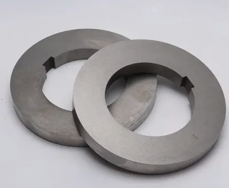 Welches Messer kann die Effizienz der Altreifenzerkleinerung in Recyclinganlagen steigern?